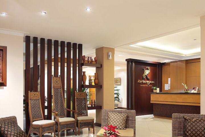 Entrance & Lobby