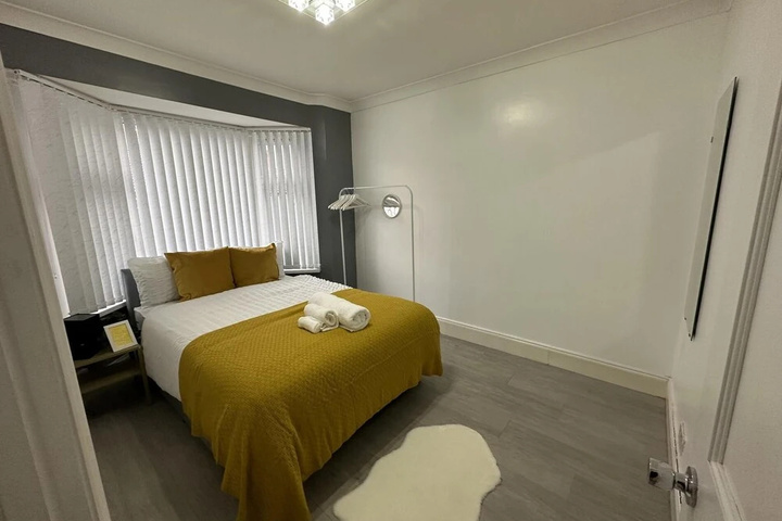 Room 4 of 17