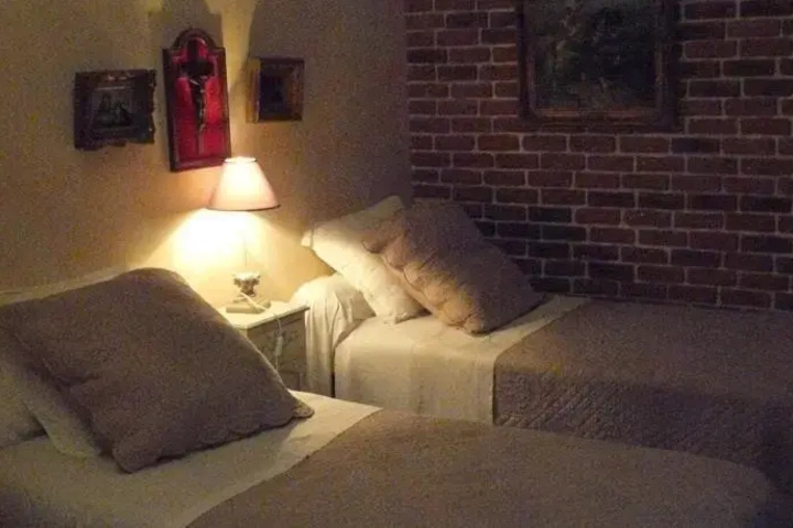 Room 2 of 9