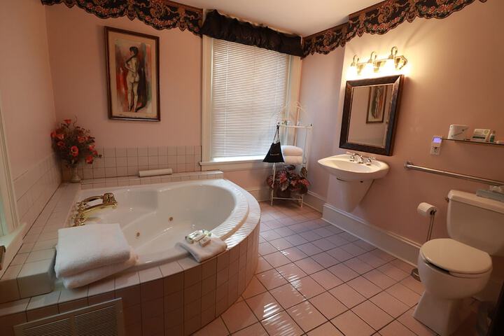 Hot Tub 60 of 92