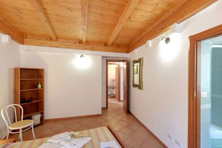 Room 9 of 33