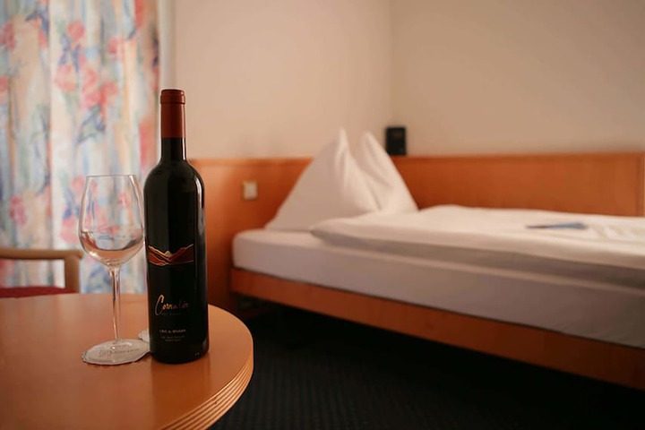Room 10 of 85