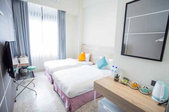 Room 52 of 177