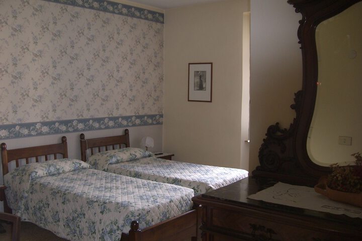 Room 5 of 20