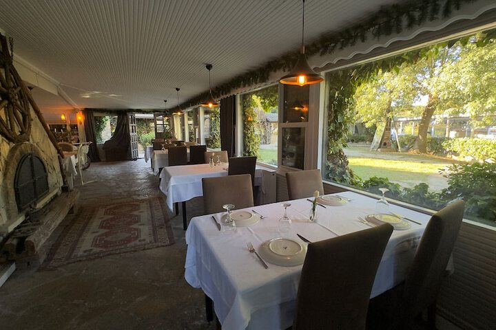 Dining 22 of 41