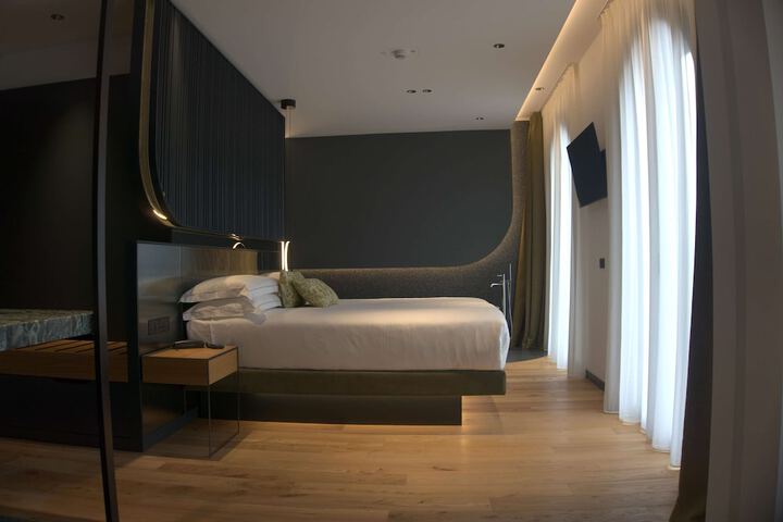 Room 16 of 70