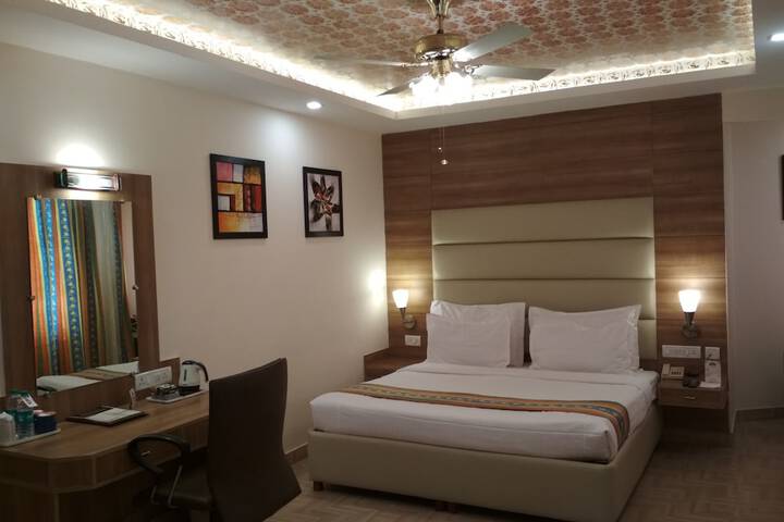 Room 4 of 30