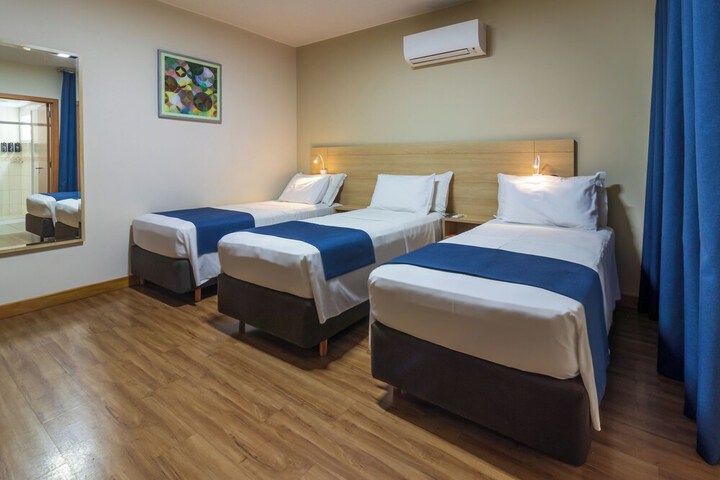 Room 32 of 102