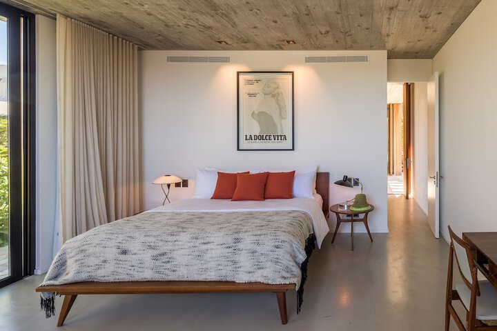 Room 6 of 40