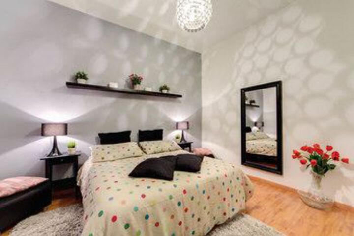 Room 52 of 330