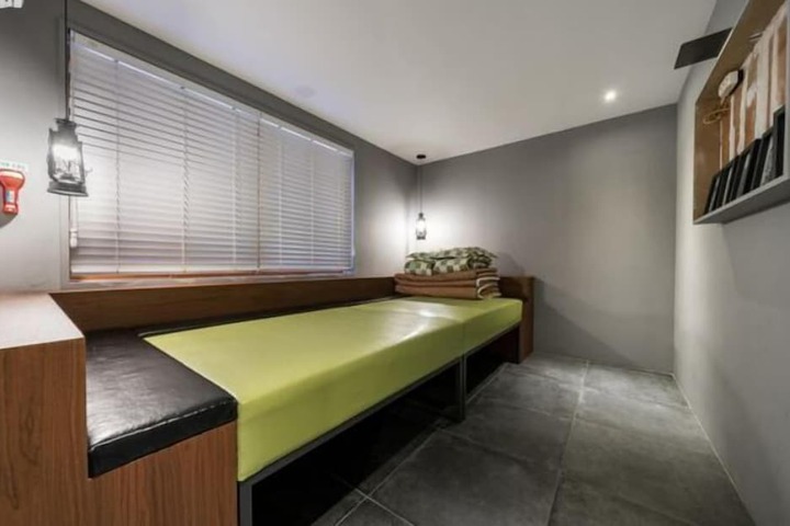 Room 12 of 33