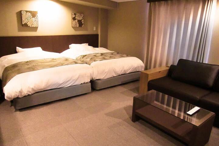 Room 12 of 27