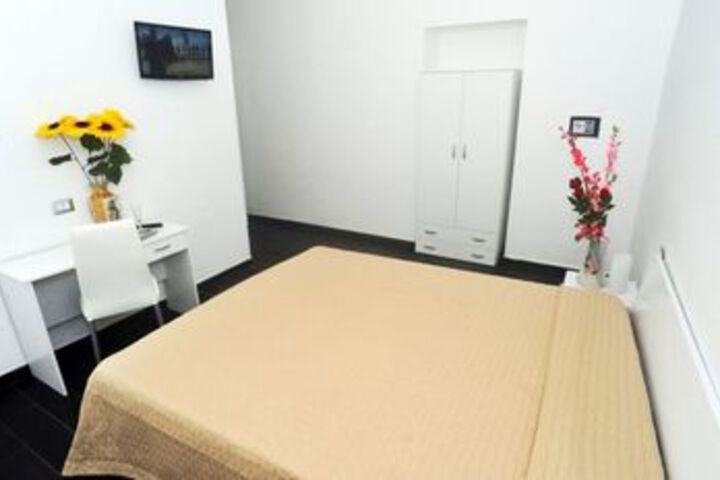 Room 10 of 26