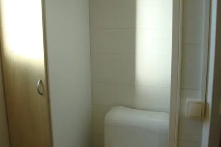 Room 6 of 12