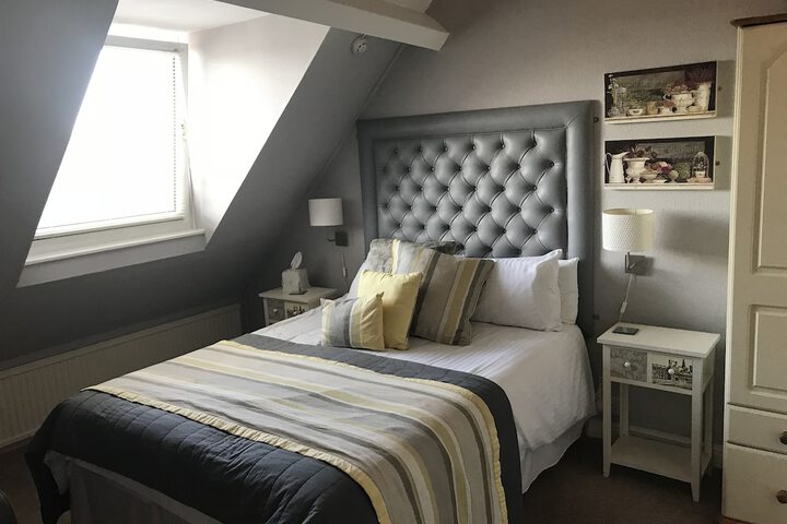 Room 9 of 34