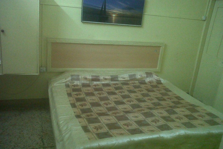 Room 6 of 9