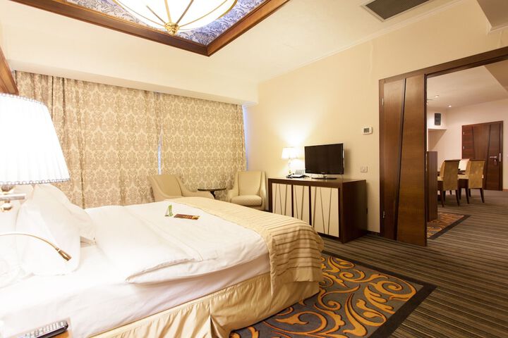 Room 8 of 30