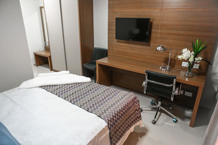 Room 6 of 38
