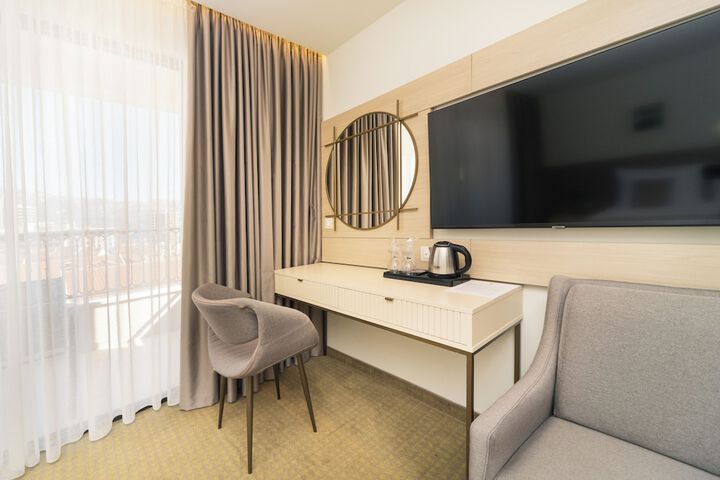 Room 12 of 30