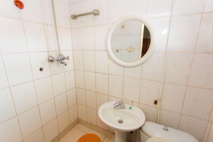 Room 6 of 16