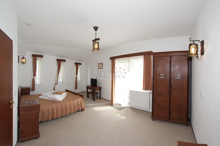 Room 6 of 52
