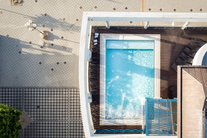 Pools & Facilities