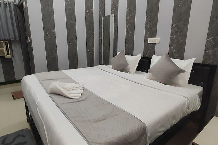 Room 4 of 17