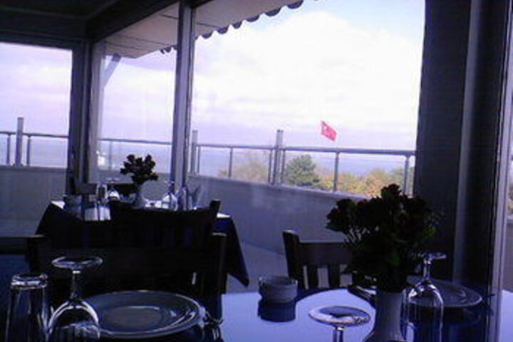 Dining 9 of 15