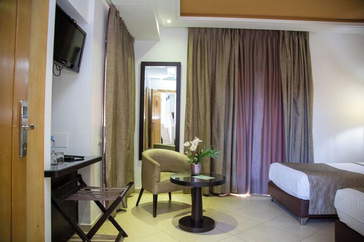 Room 6 of 30