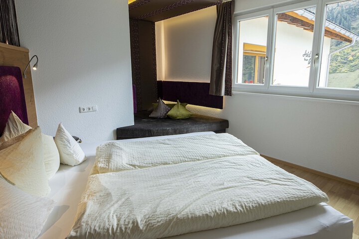 Room 8 of 149