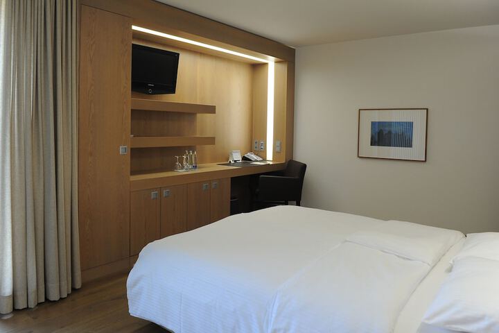 Room 15 of 68