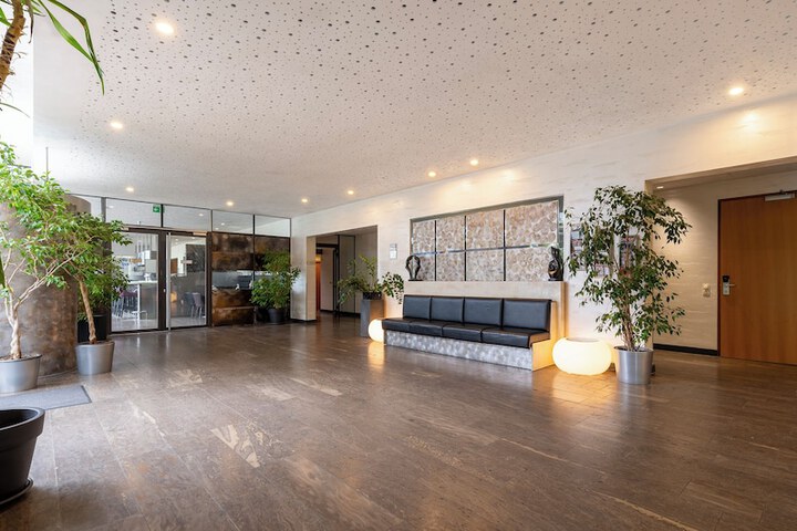 Entrance & Lobby