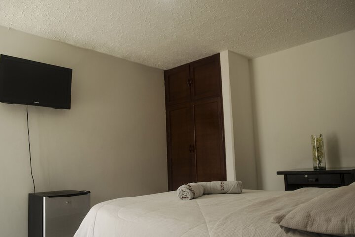 Room 5 of 17
