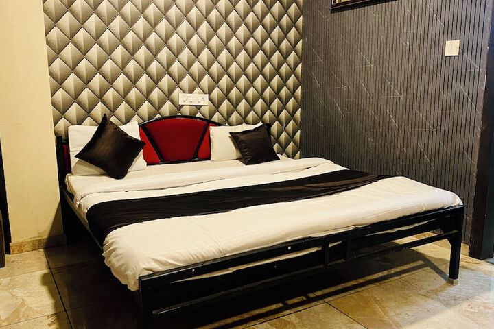 Room 26 of 34