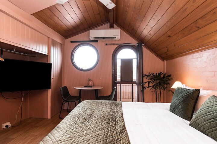 Room 16 of 63