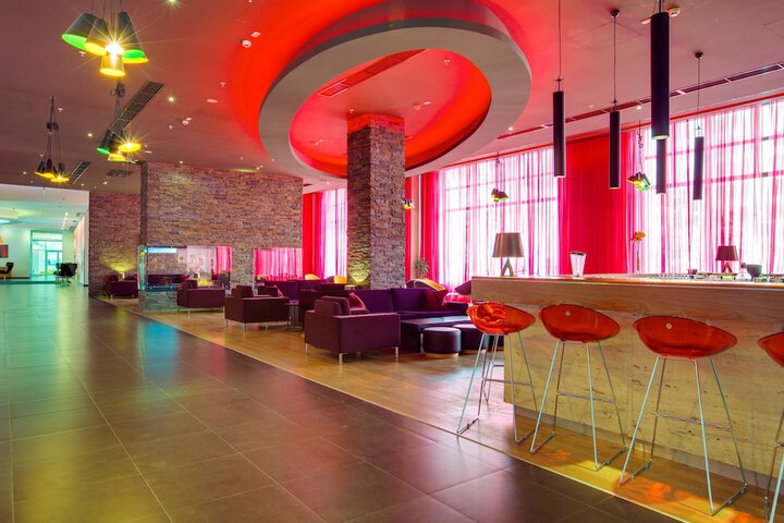 Lounge 115 of 140