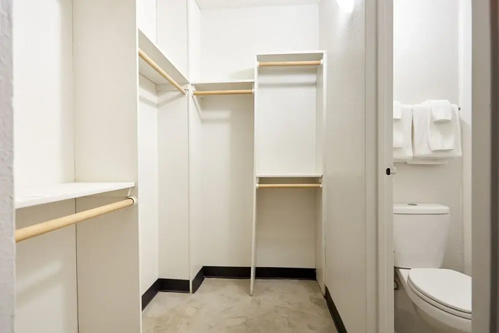 Room 9 of 21