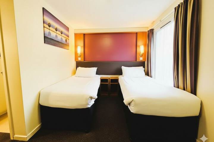 Room 4 of 16