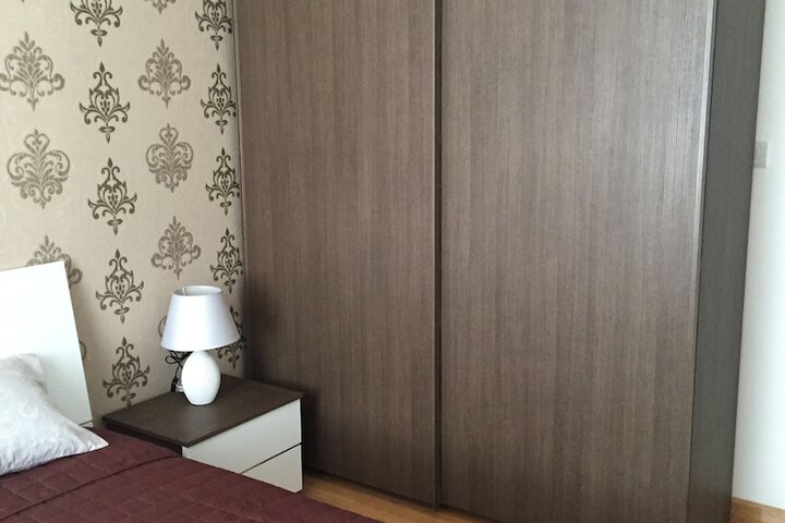 Room 9 of 20