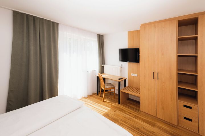 Room 12 of 36