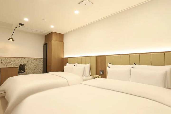 Room 76 of 109