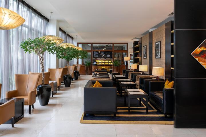 Lounge 153 of 201