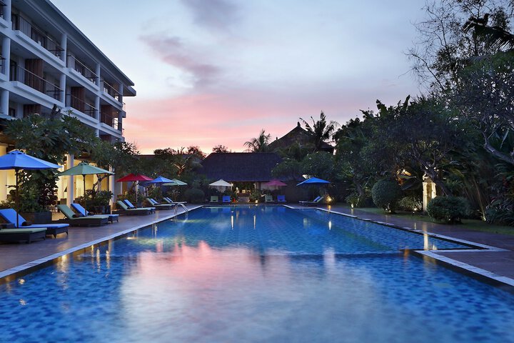Hotel Pool