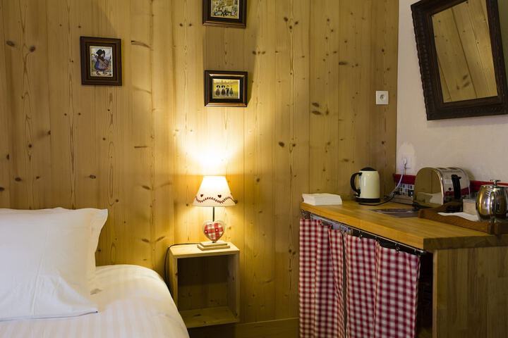 Room 2 of 86