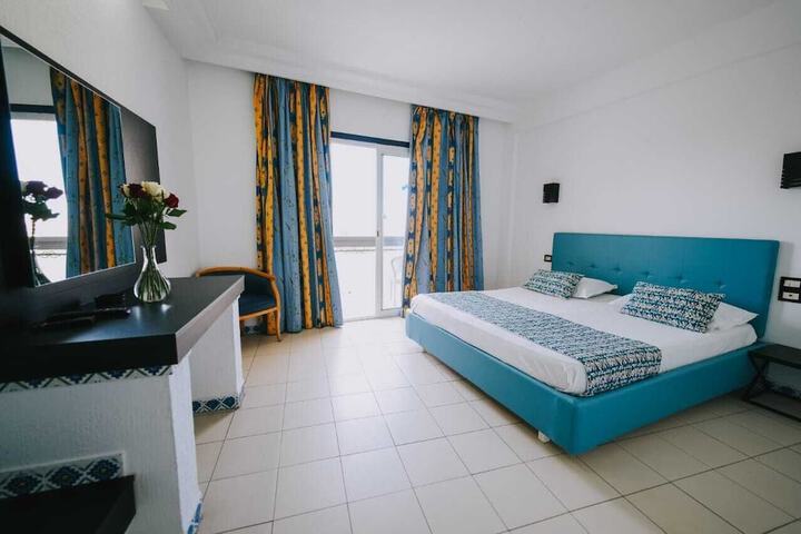 Room 11 of 25
