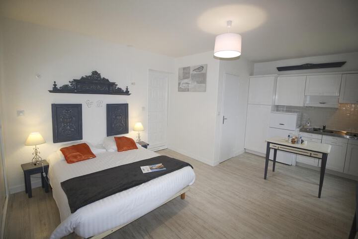 Room 52 of 164
