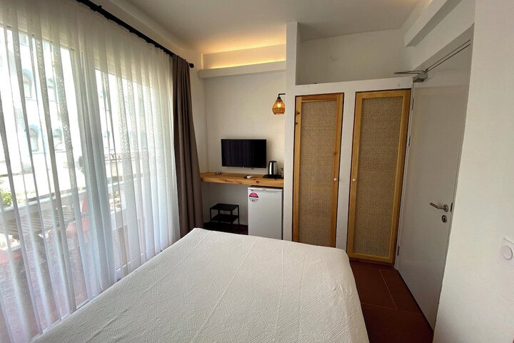 Room 6 of 83