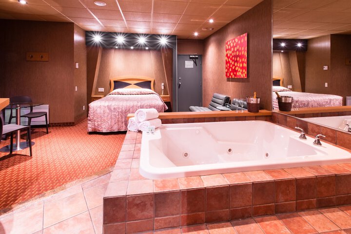 Hot Tub 67 of 78