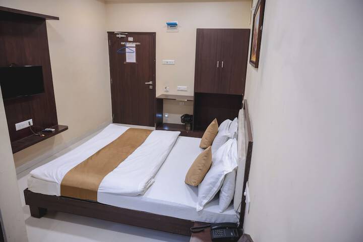 Room 6 of 33