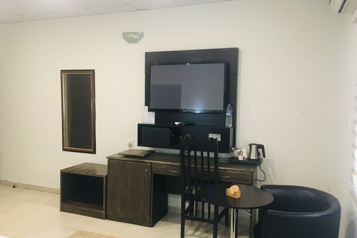 Room 15 of 42